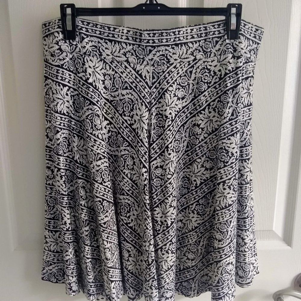 Ann Taylor Loft black/cream skirt
